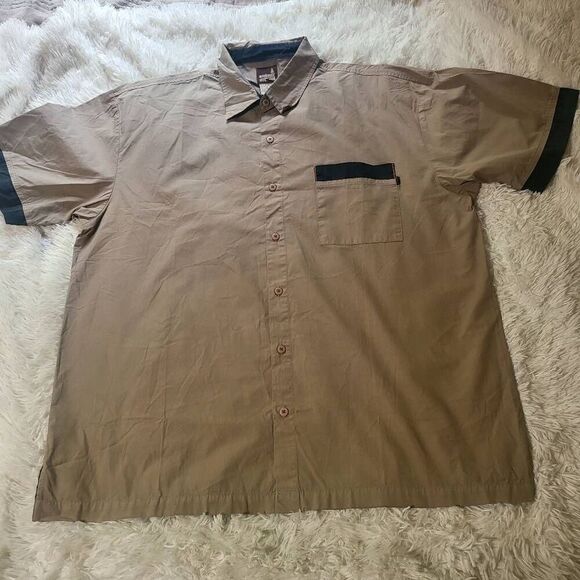 Weekendz off  short sleeve tan button down shirt  XXL - Picture 4 of 6